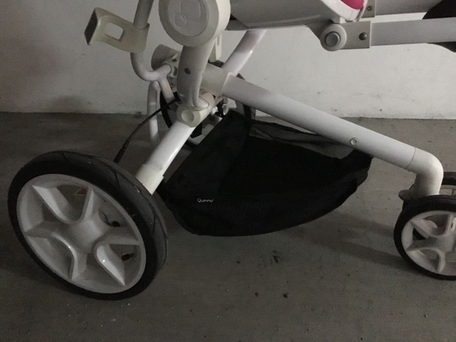 Carrinho para menina Quinny Rosa/branco