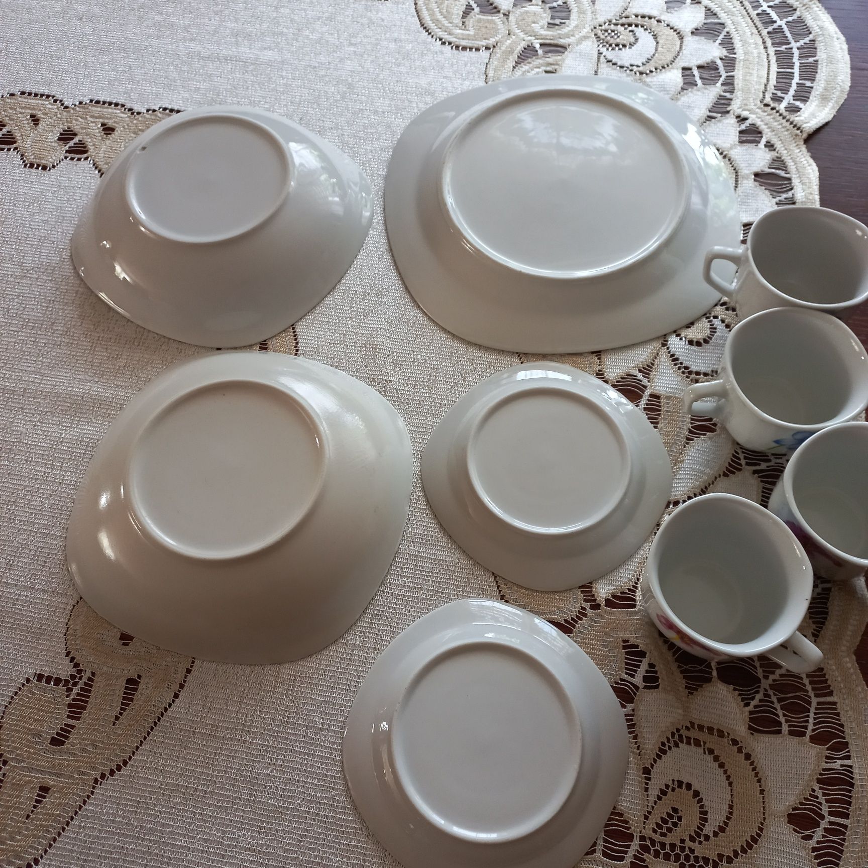 Zestaw talerzy lplus filiżanki porcelana w kwiaty