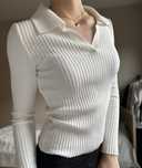 Biały sweter w prążki, dekolt V | Shein, H&M