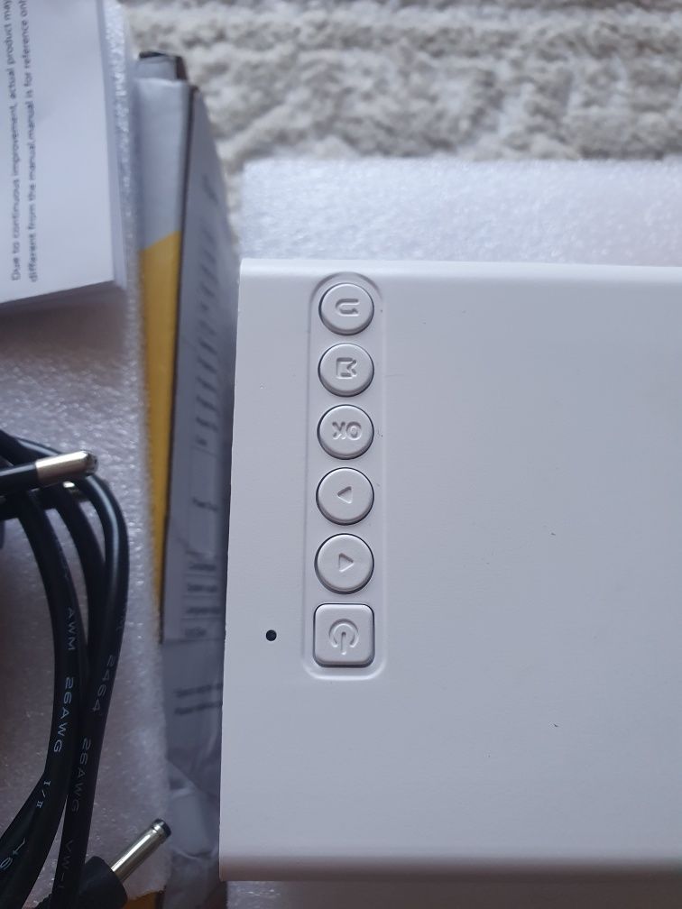 Projetor Full HD 1080p com HDMI – Negociável