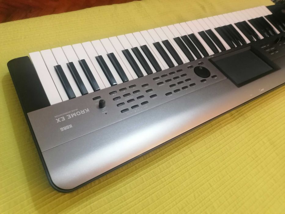 Sintetizador Korge Krome 61 EX como novo