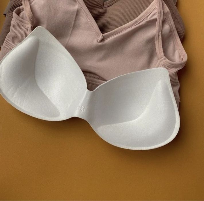 Белый топ в рубчик с чашечкой 75 В