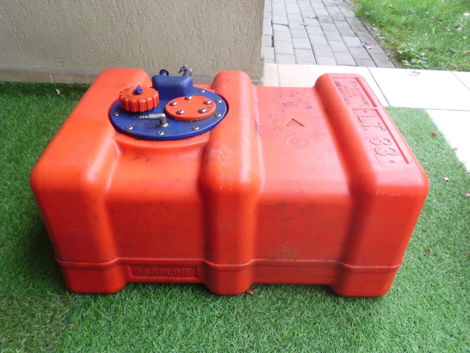 Motorówka, jacht - zbiornik paliwa.