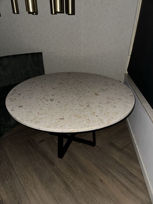 Mesas e sofas como novos