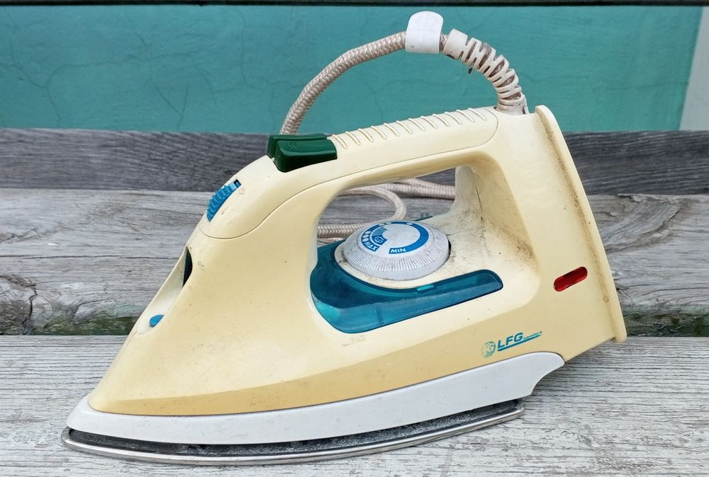 Утюг LFG 1200 W.