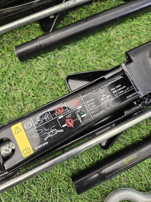 Оригінальний новий штатний органайзер Volvo XC60| домкрат XC90 V90 V60