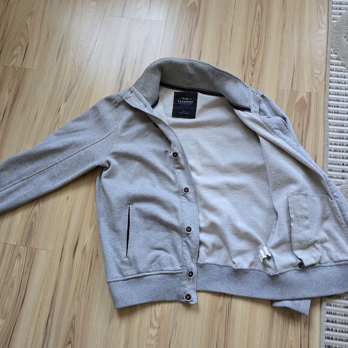 Bluza zapinana. Reserved.