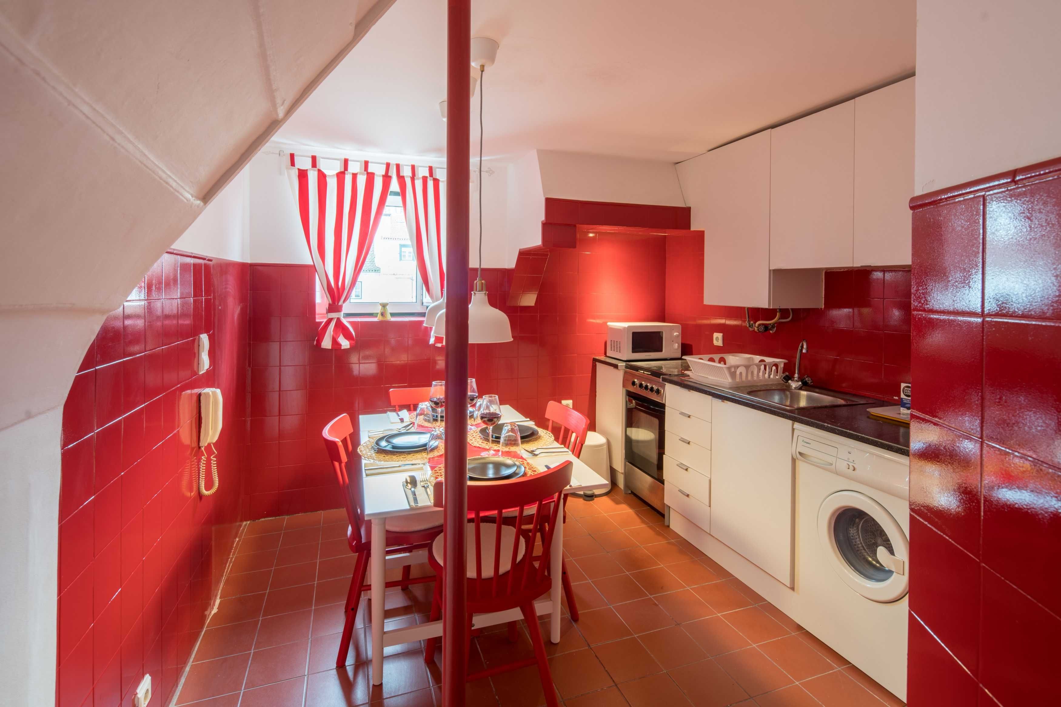 T2 in 3rd floor For long term rental in Bairro alto Lisbon, NO Pets
