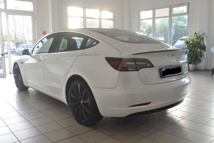 Tesla Model 3 Performance