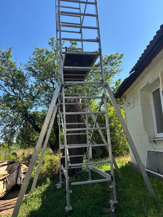 Лестницы, подмостья, вышка-тура на колесах в аренду, на прокат.