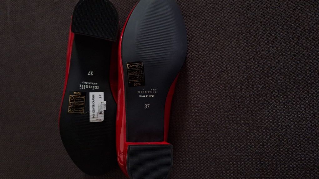 Vendo sapatos de Senhora nunca usados de fabrico Italiano.