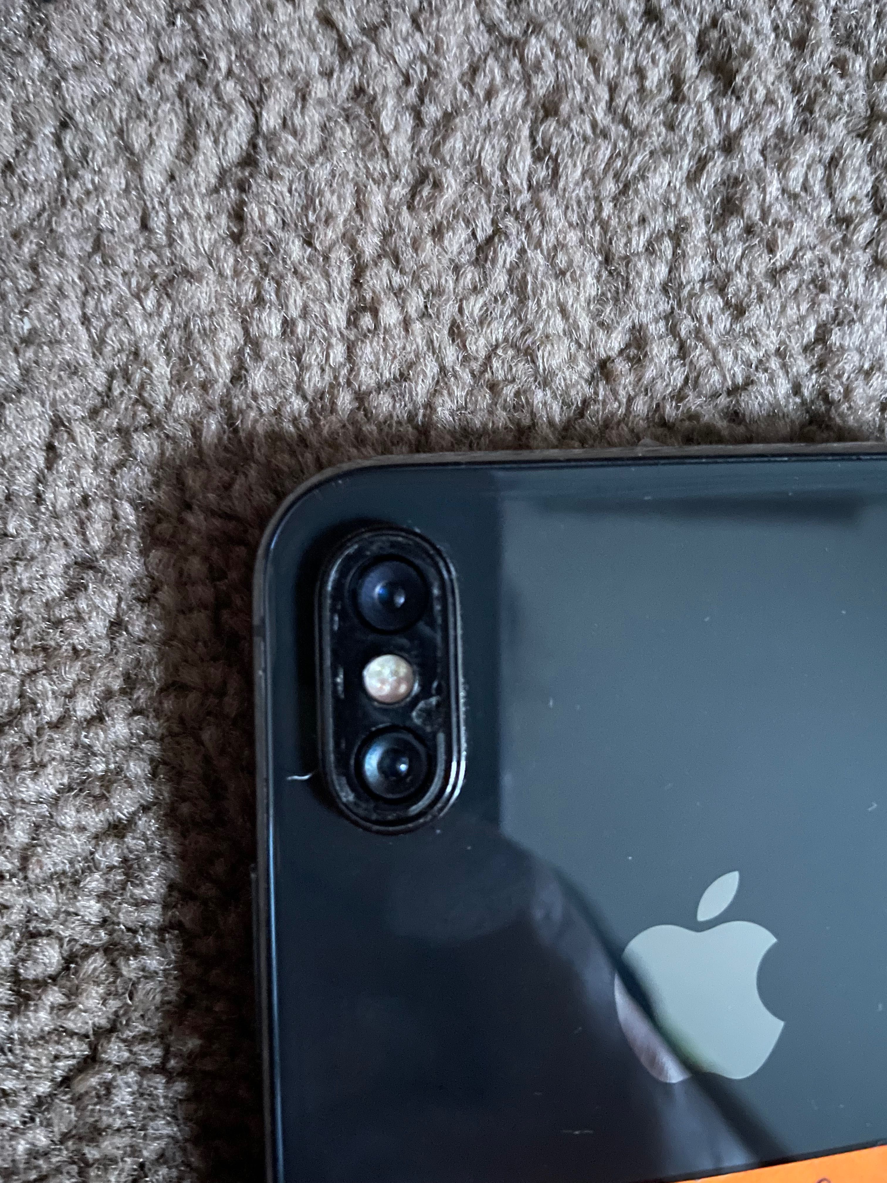 Телефон iPhone X 64 GB