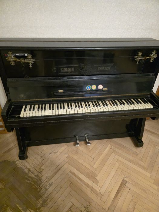 Фортепіано старе