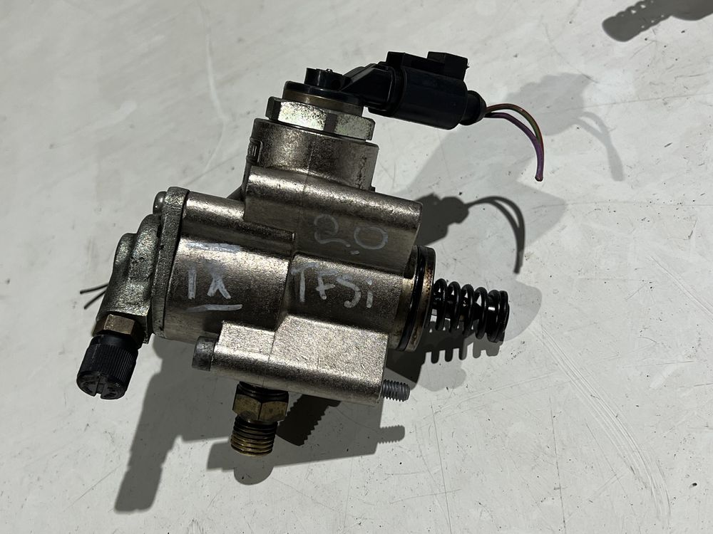 Топливный насос 2.0 tfsi passat b6 golf skoda 06F127025F VAG