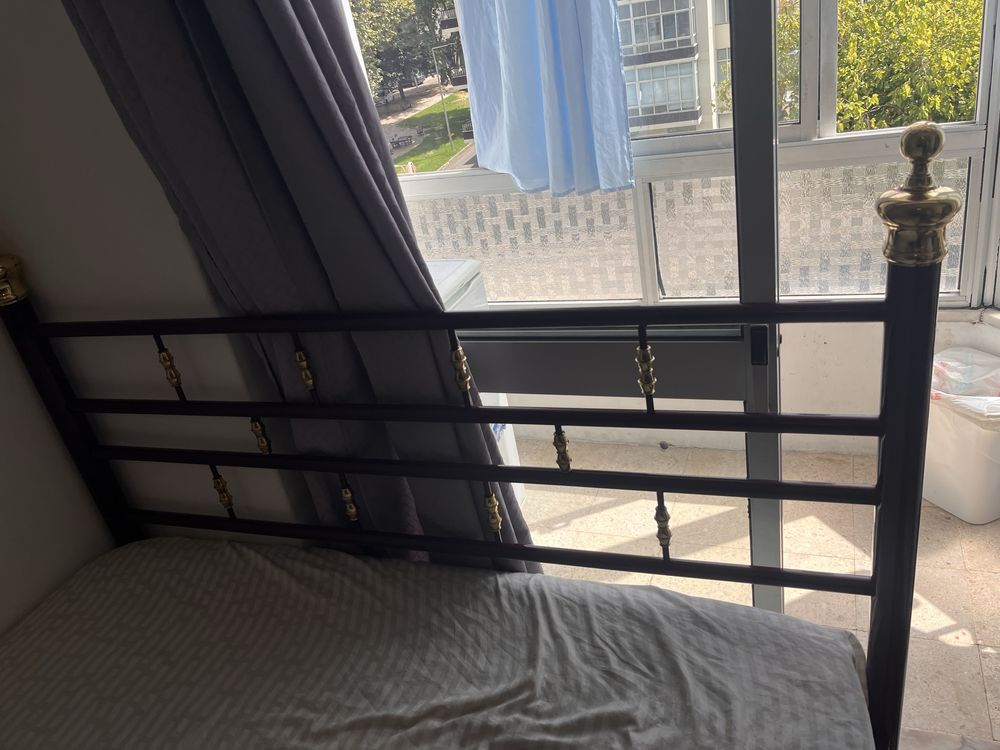 Cama de ferro, facil de amontar vem com o colchão, opção de troca