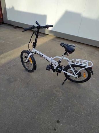 bicicleta elétrica  desdobrável,  com bateria.