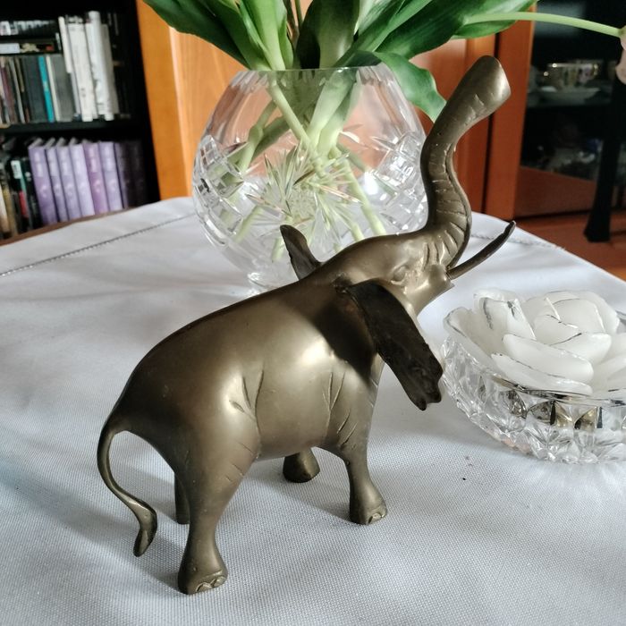 Duży mosiężny sloń wys.19 cm