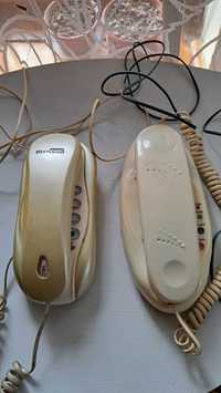 Dwa stare aparaty telefoniczne