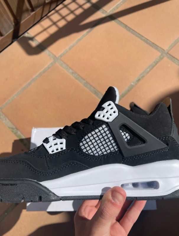 Buty JordanAirJordan4Retro White Thunder sportowe rozmiar.38