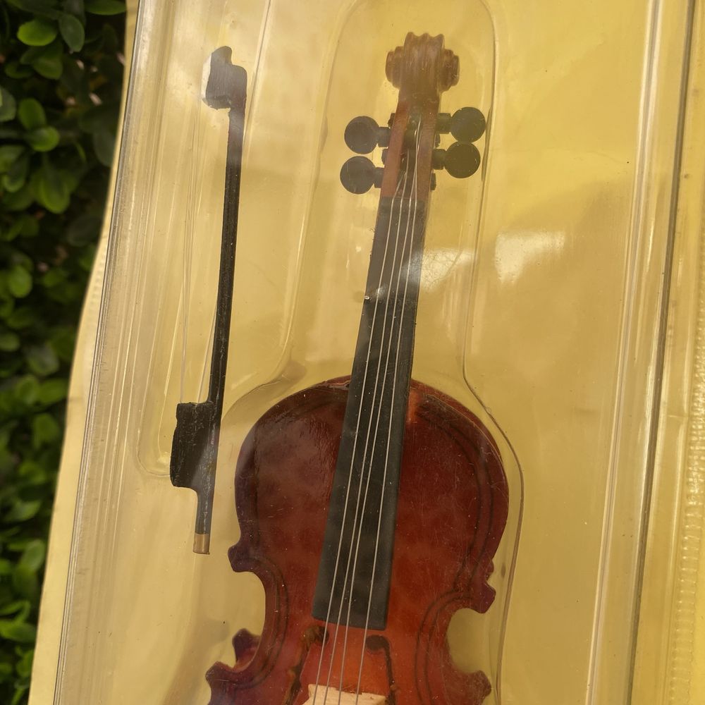 Violoncelo Decorativo em Miniatura