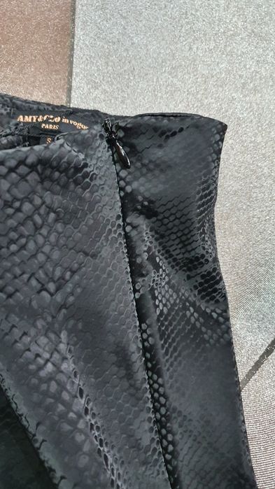Świetne czarne legginsy spodnie wężowe połysk S M premium