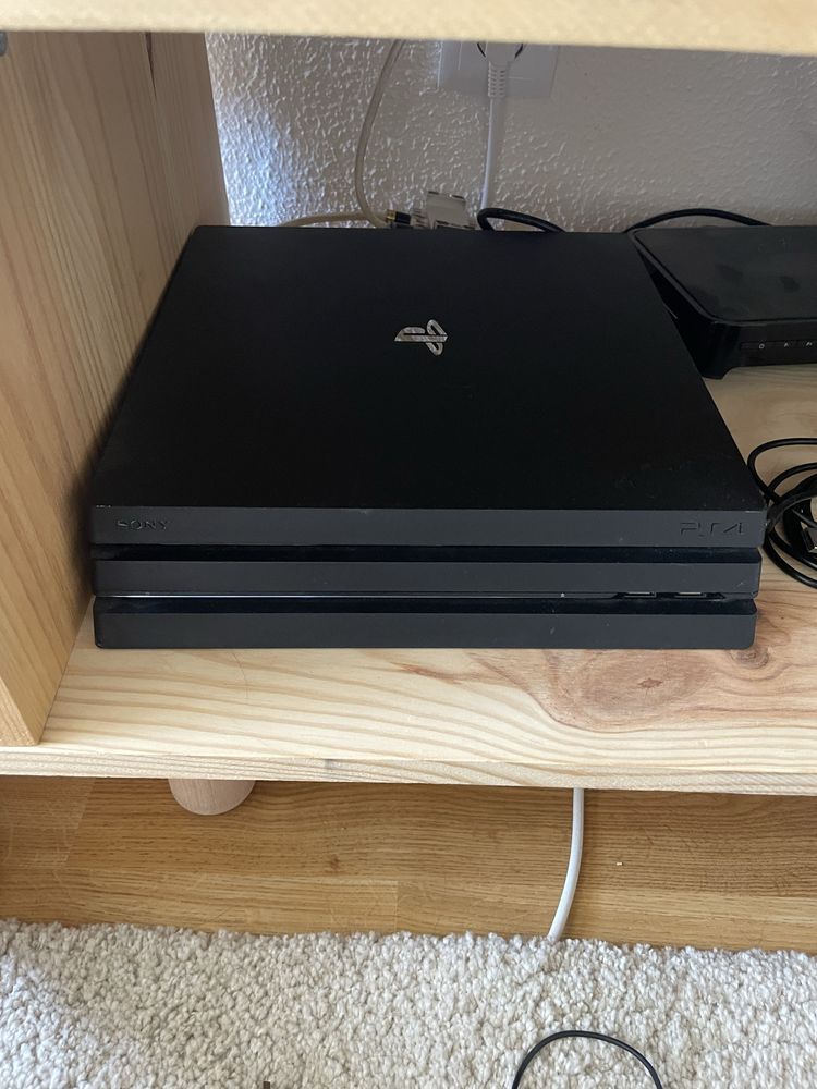 Playstation 4 Pro (PS4 Pro)