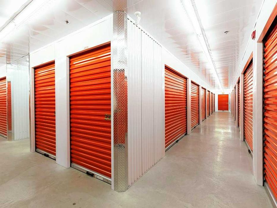 Склад для хранения вещей ячейка, кладовка, контейнер, бокс аренда