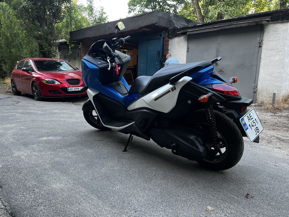 Максі скутер Honda faze 250