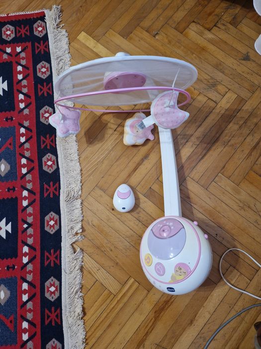 Мобіль CHICCO з проректором та музикою