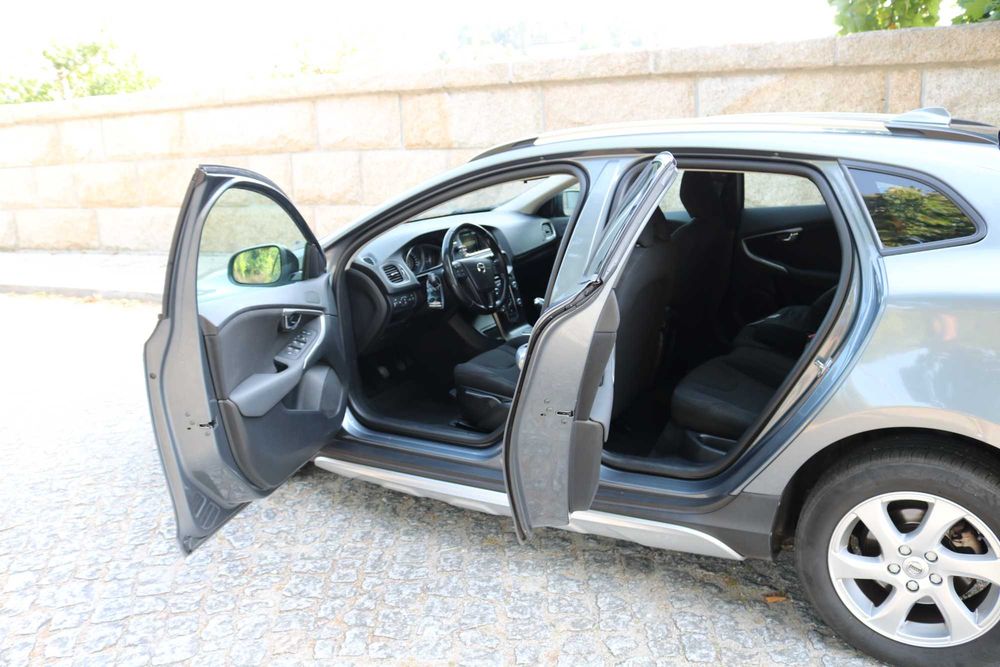 Volvo V40 Cross Country 2.0 D2 – Novembro 2016