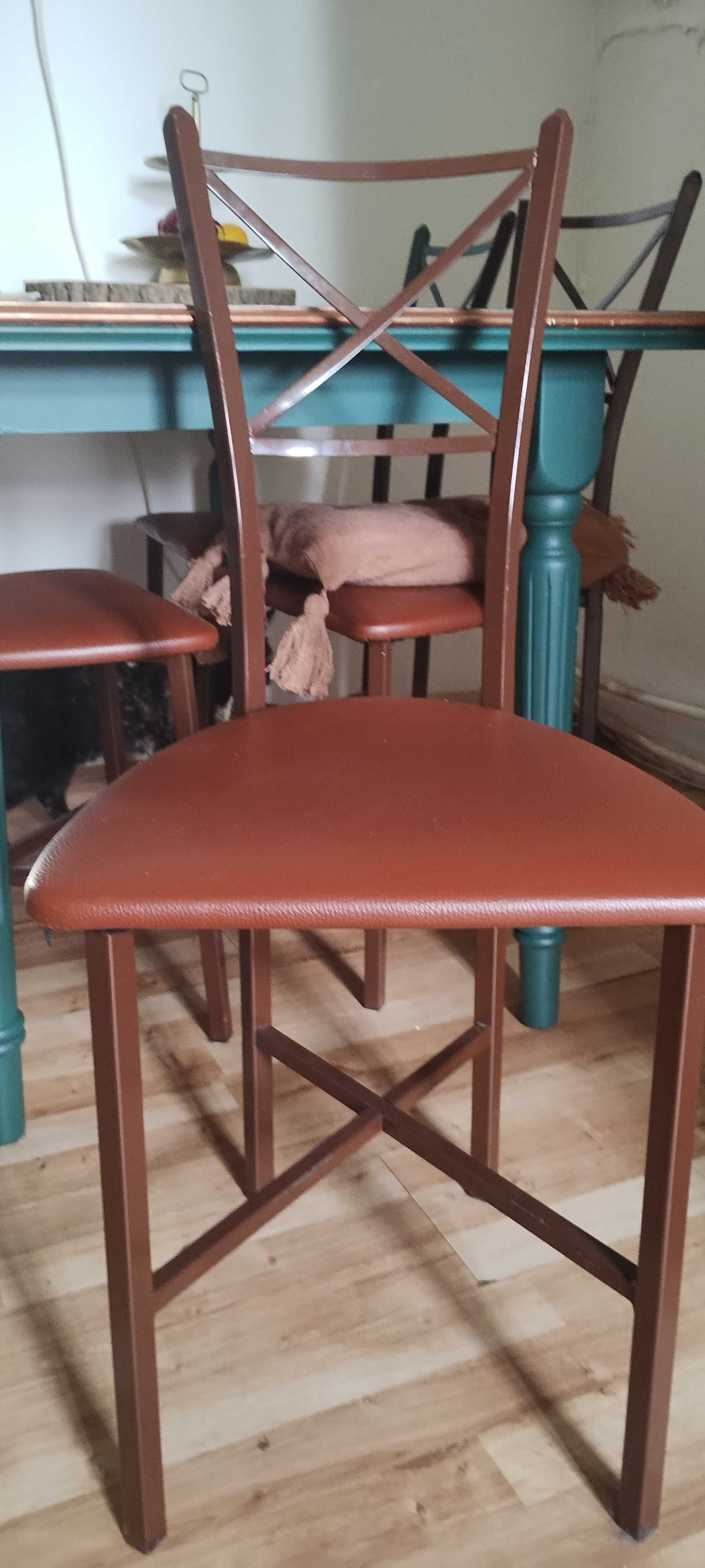 Stół i  cztery krzesła