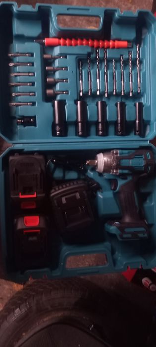 Klucz udarowy akumulatorowy.