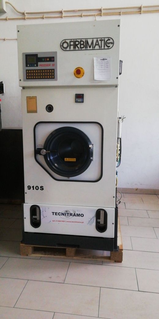 Máquina de limpeza a seco