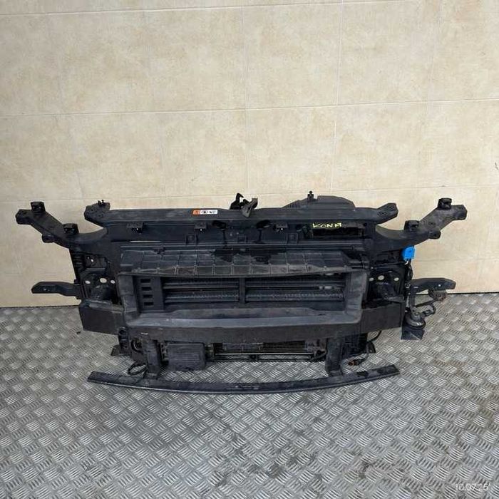 Hyundai Kona I передня панель,телевізор