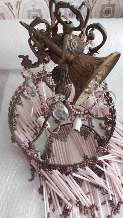 Dois(2) Candeeiros de teto de metal cor bronze e adornos de cristais.