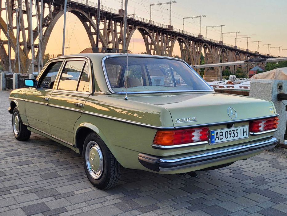 Mercedes. 123  Muzeum Old Cars Cypress Green