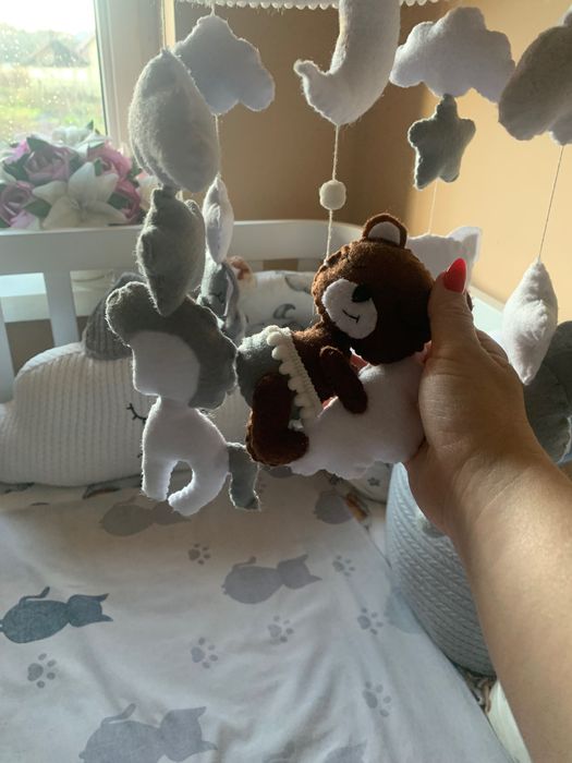 Мобіль з фетру з тримачем і музичним блоком для ліжечка