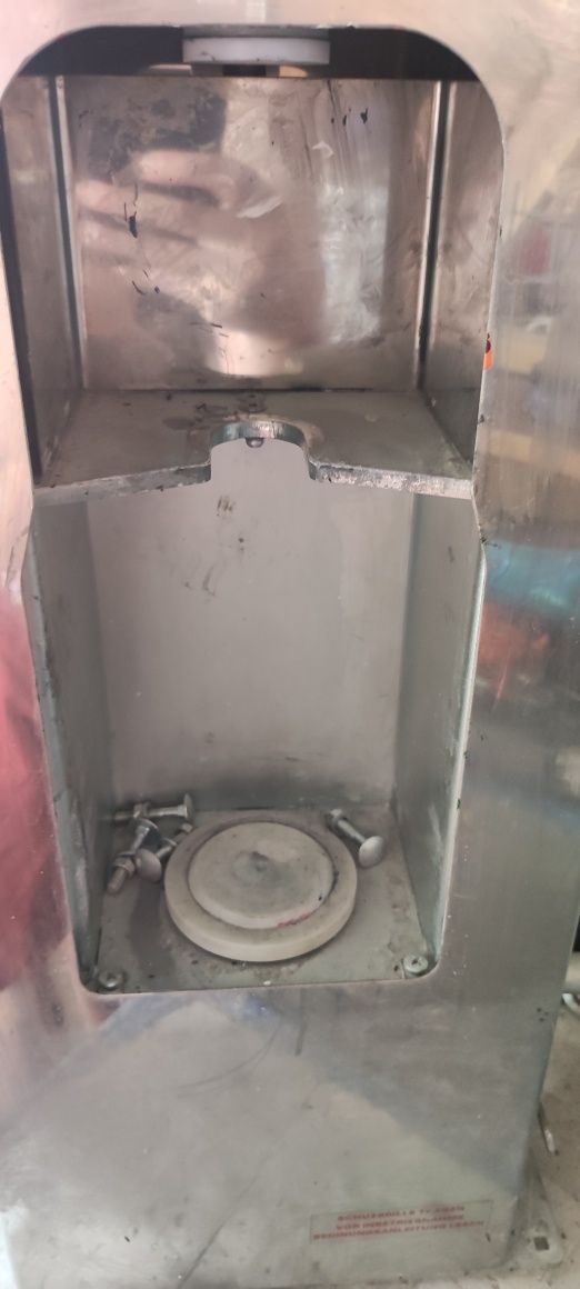 Máquina para Enchimento de Latas de Tinta - Semi-Automática