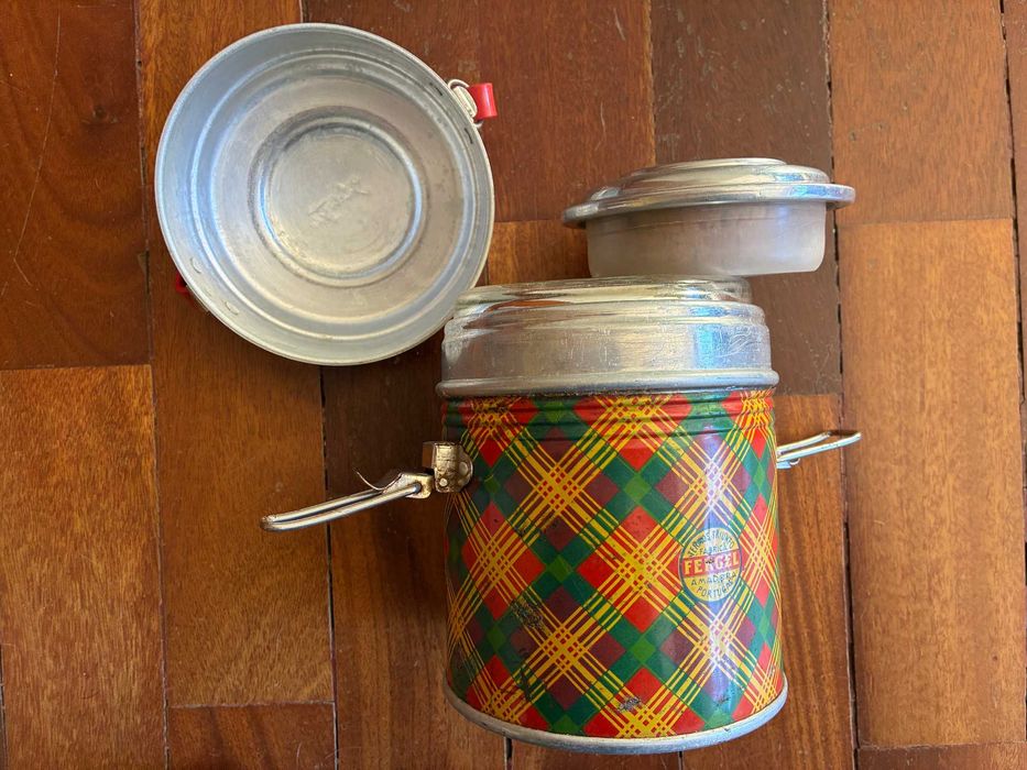 termos comida vintage em xadrez