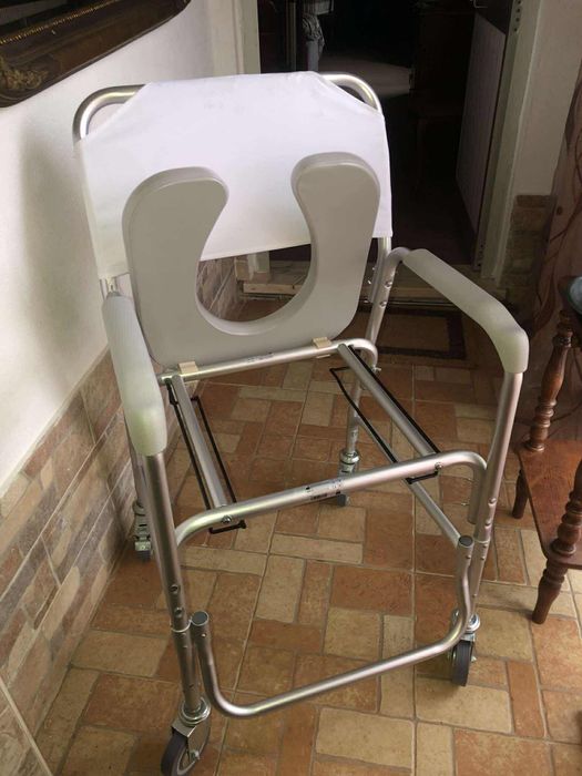 Cadeira  com recipiente