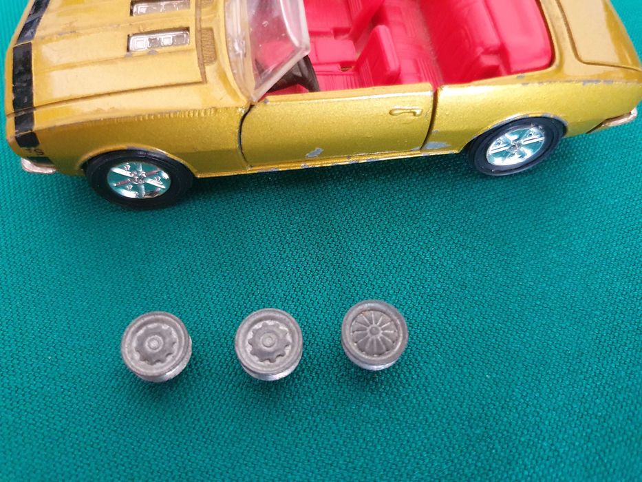 Chevrolet Camaro SS cabriolet 1:43 - CORGI TOYS - Anos 60 - England