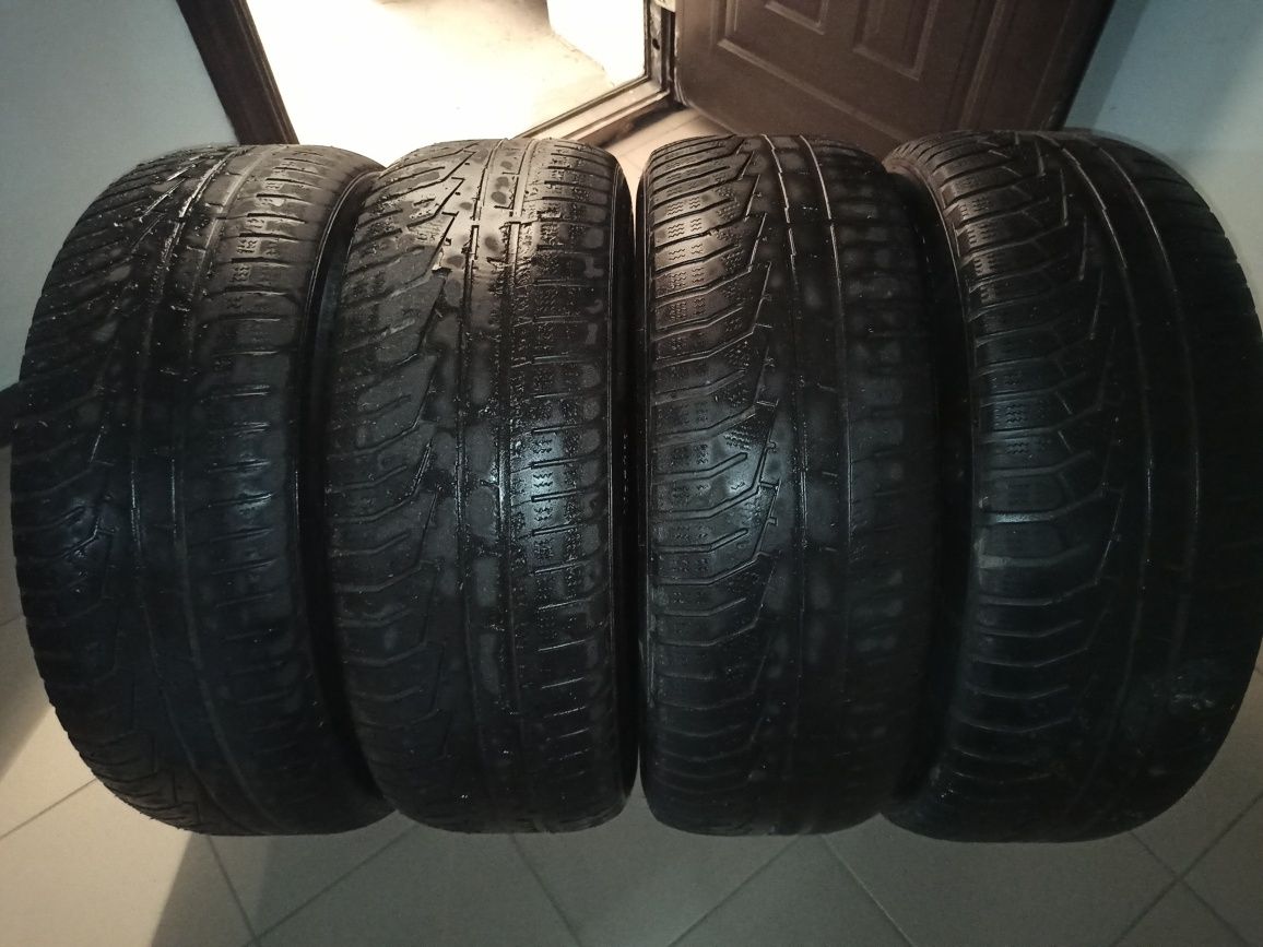 Продам шини 235/65/17 hankook winter i*cept evo2