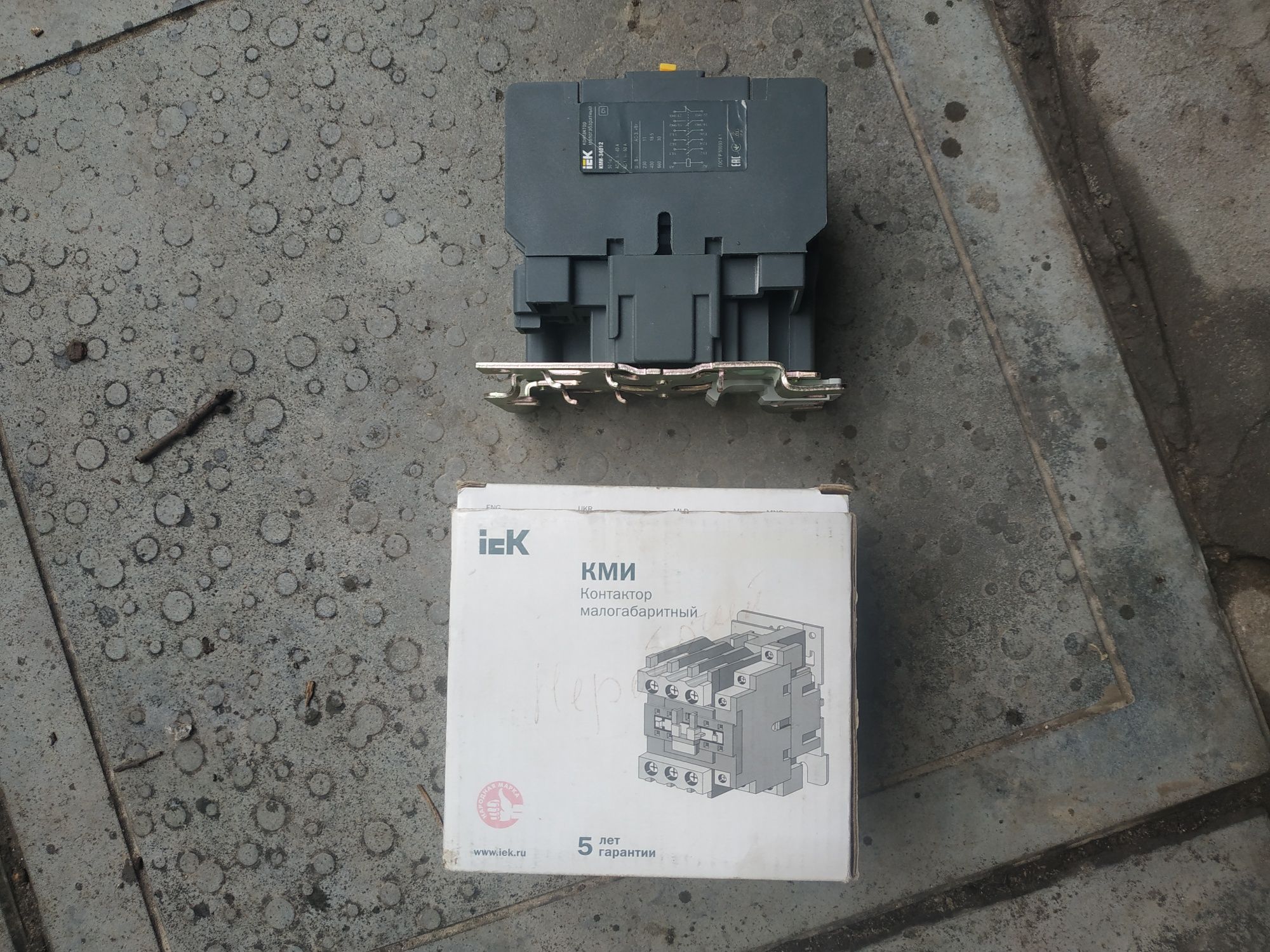 Контактор КМИ-46512 65А 400В