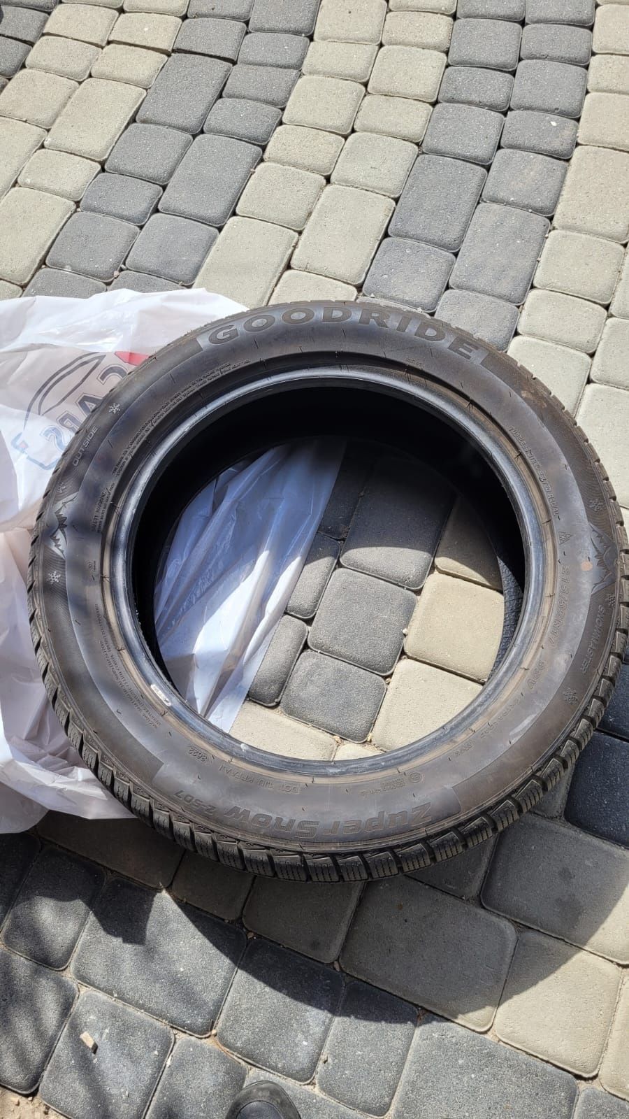 Opony zimowe Goodride 215/55/R17