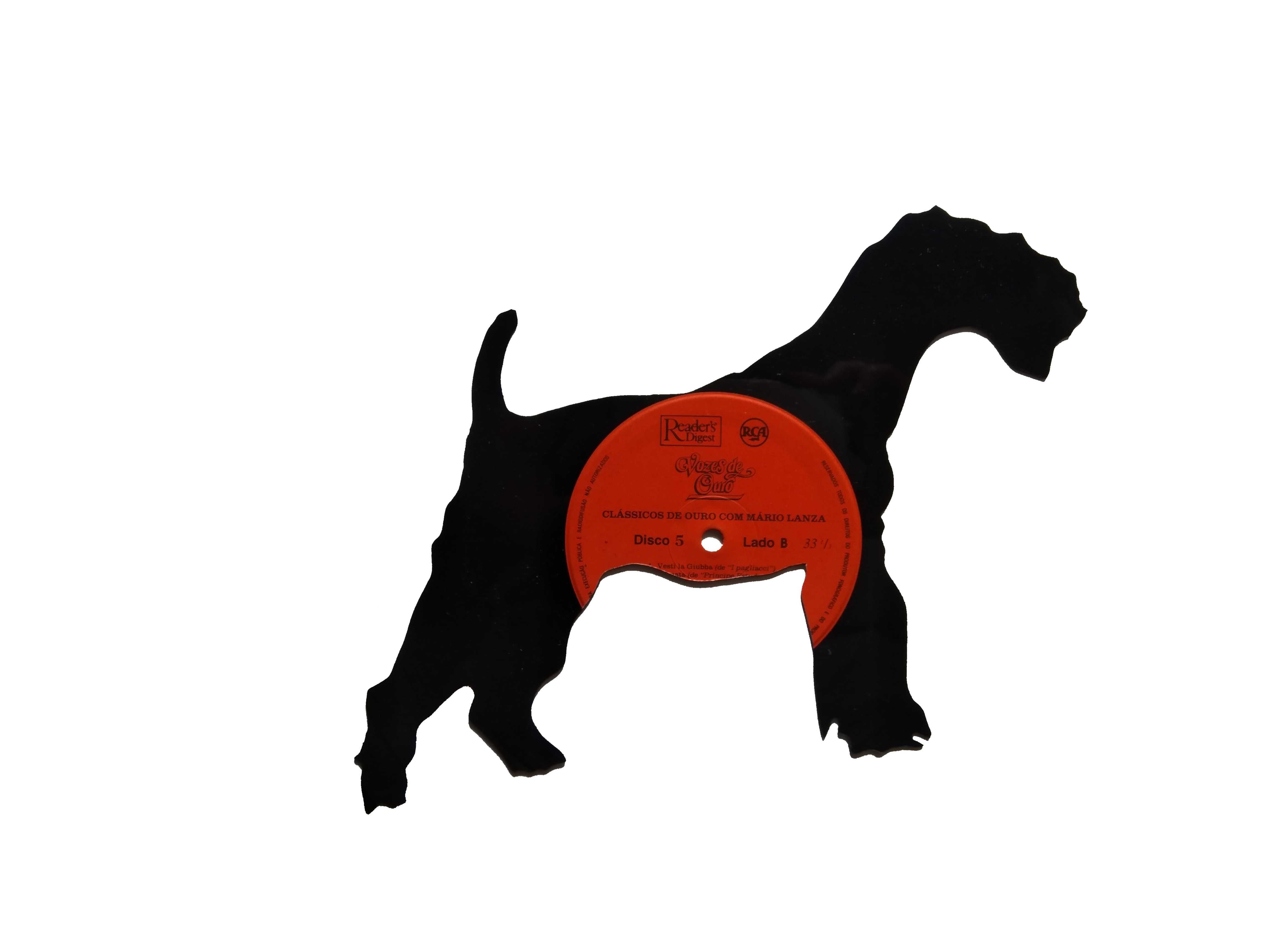 Silhueta decorativa cão feita de um disco de vinil LP