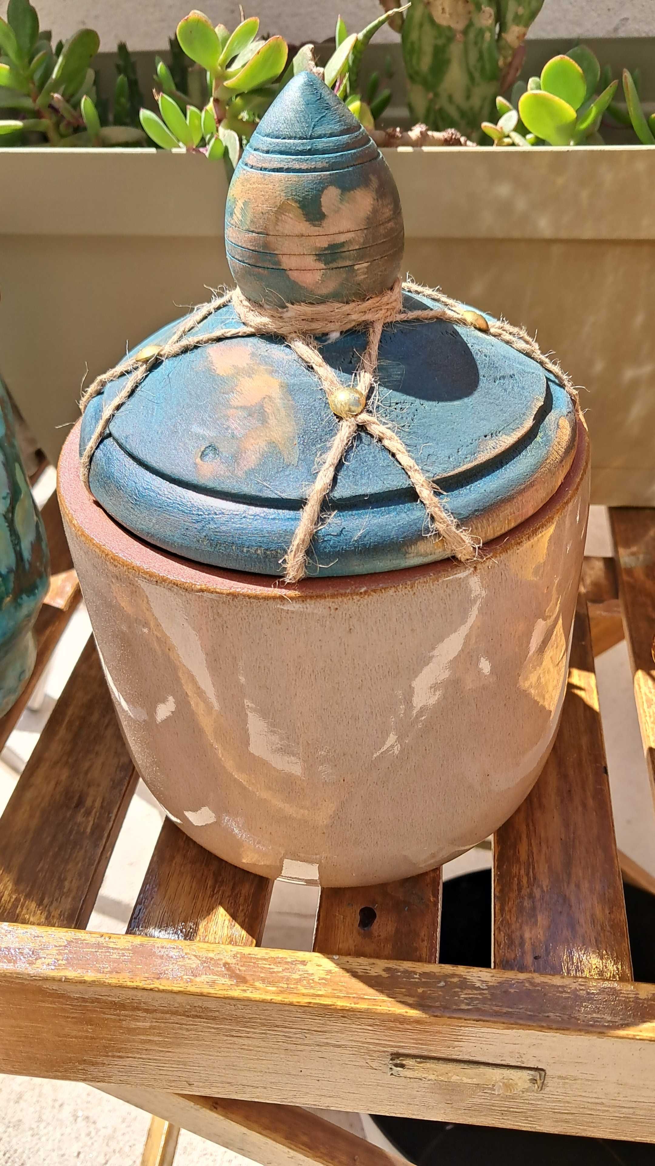 Pote estilo marroquino com tampa em madeira