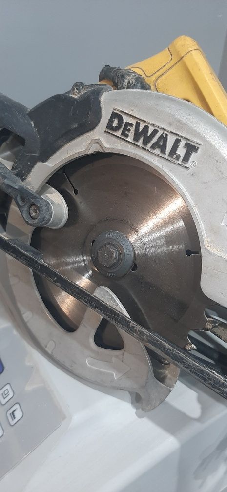 Pilarka tarczowa DeWalt DWE550