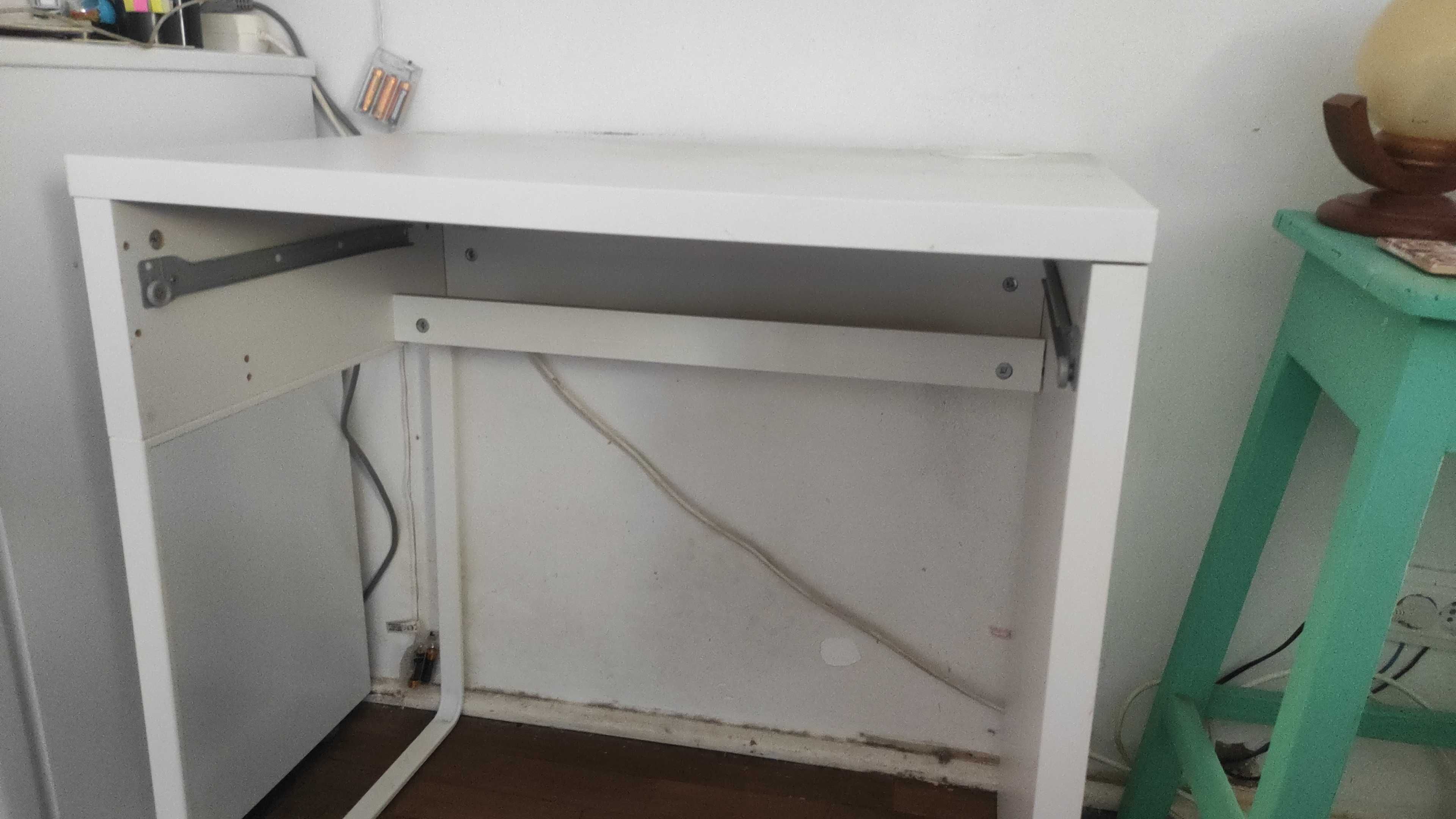 Mesa Ikea branca sem gaveta
