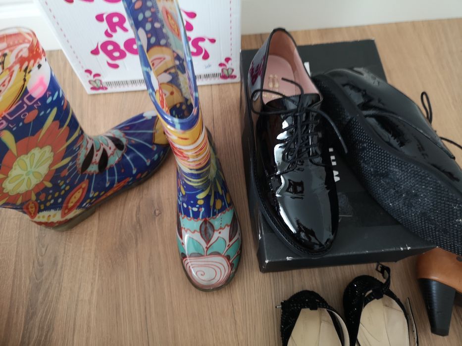 Vendo botas, sapatos, sandálias baratas