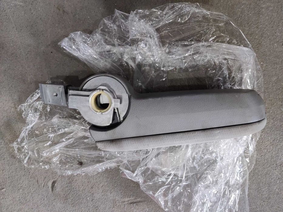 Подлокотник  VW Passat B5